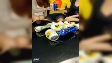 双主播乱入KTV结果被人体三明治