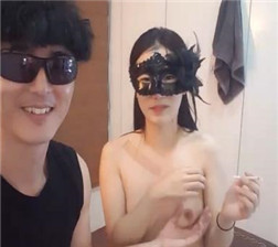 勾搭各种美女一起直播0106 mp4