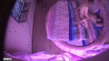 宾馆偷拍啪啪男的好像硬不了