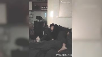 灿烂笑容甜美初中老师被抓发疯狂撞击后入 快要受不住的样子