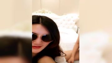 两个骚气少妇双女道具秀带假JJ抽插按摩器震动逼逼翘着屁股很是诱人很是诱惑不要错过