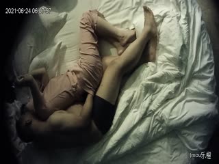 情趣酒店摄像头上帝视角最佳视角偷拍中年富男和情妇偷情各种姿势草把床单都弄脏了