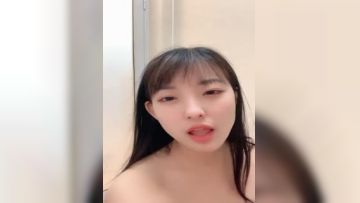 -糖纸妹妹-：啊啊啊好舒服~清纯的娇喘呻吟、令人忍不住就撸几发，大姨妈来了照样大秀发骚！第02集