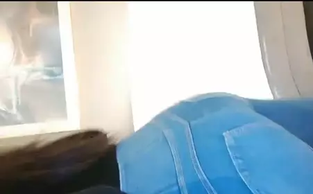 夜吻上下床里面自慰